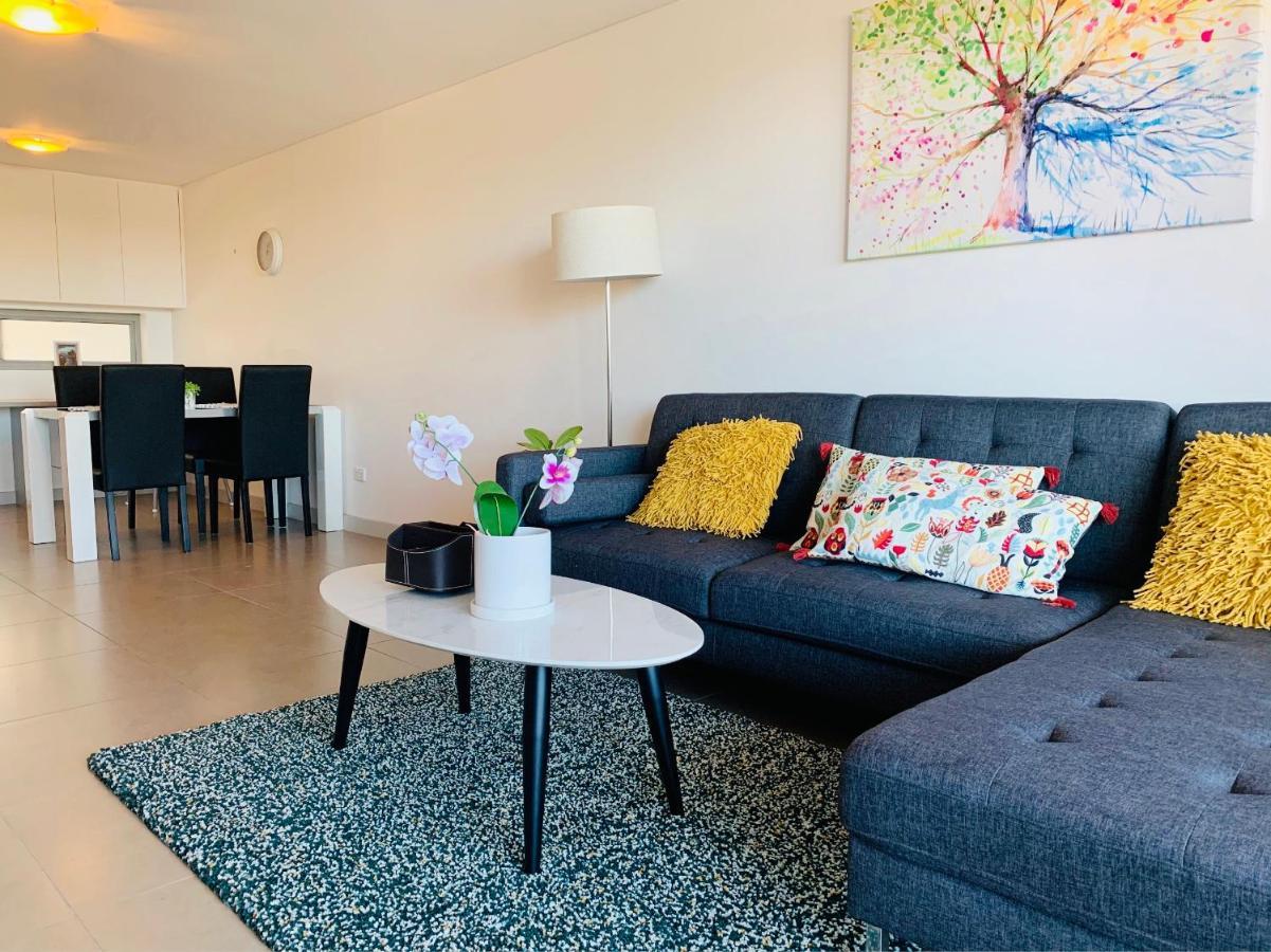 Beautiful Close To Shopping Mall And Train Apartment Hornsby