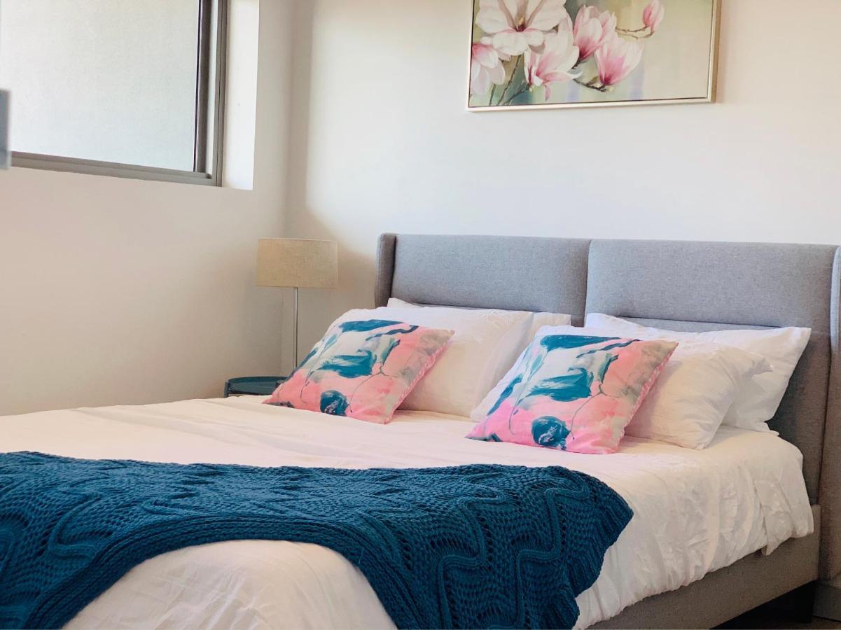 Apartment Beautiful Close To Shopping Mall And Train